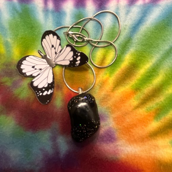 Hand Design Stone - Picture 15 of 16